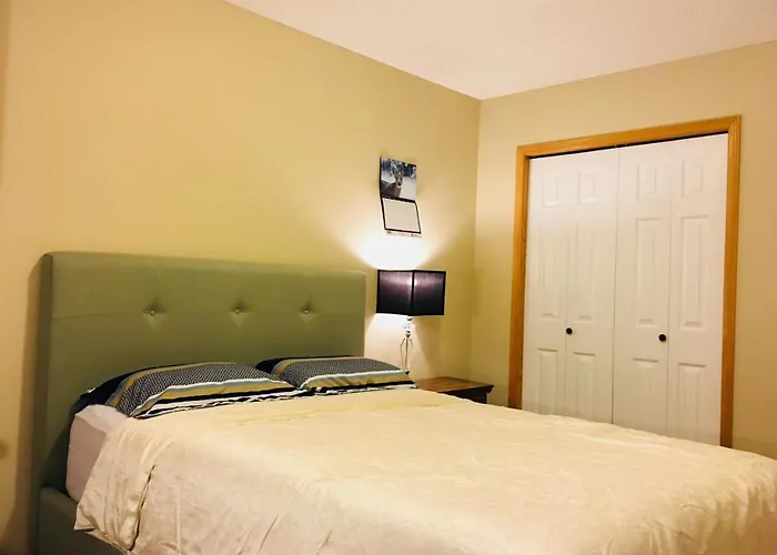 Bedrooms In Kenaston, Close To Walmart, Costco, Ikea, Outlet