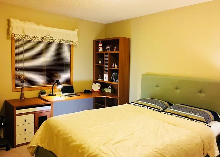 Bedrooms In Kenaston, Close To Walmart, Costco, Ikea, Outlet