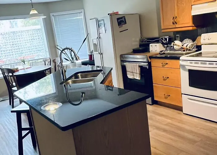 Bedrooms In Kenaston, Close To Walmart, Costco, Ikea, Outlet