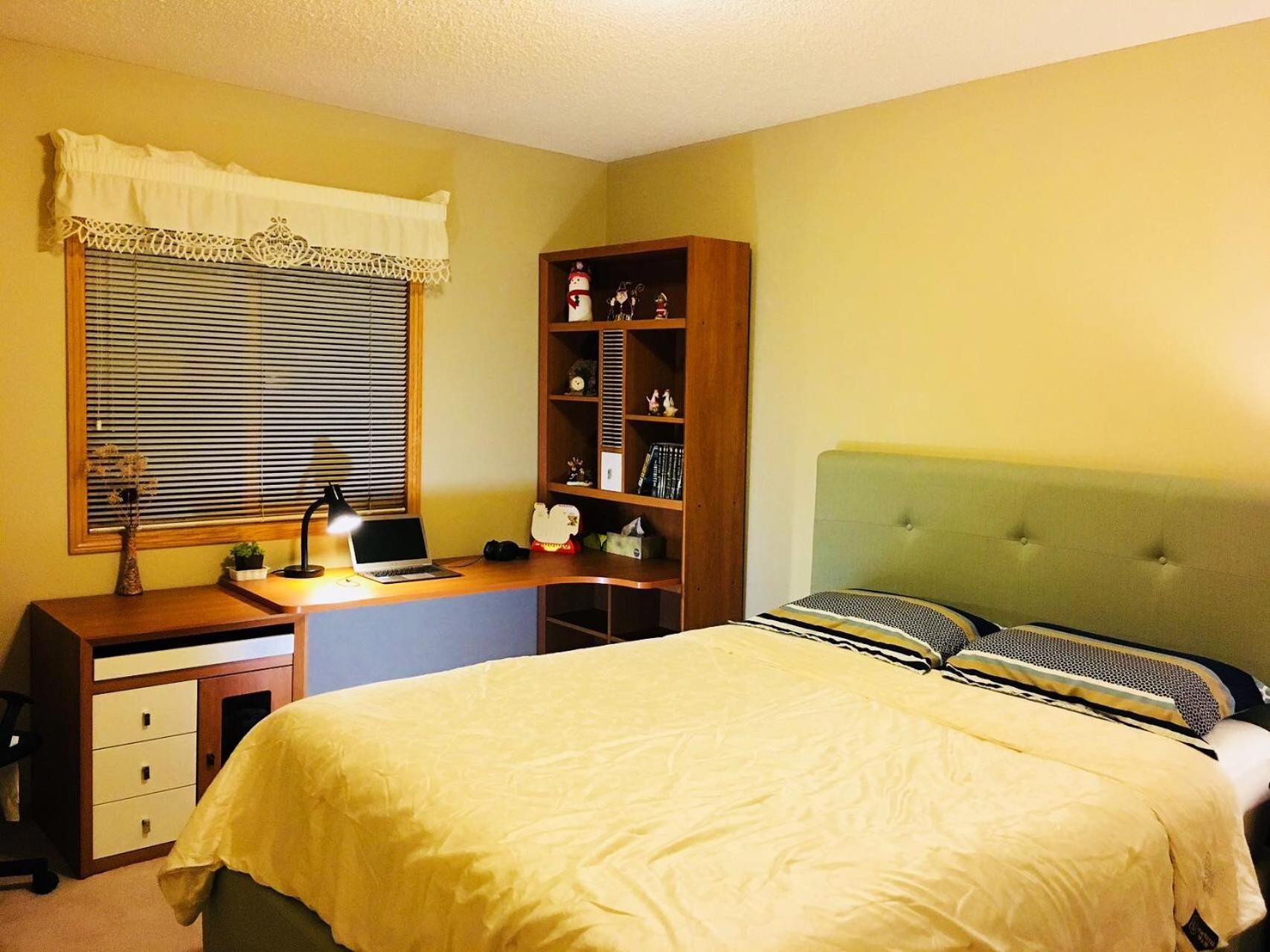 Homestay Bedrooms In Kenaston, Close To Walmart, Costco, Ikea, Outlet