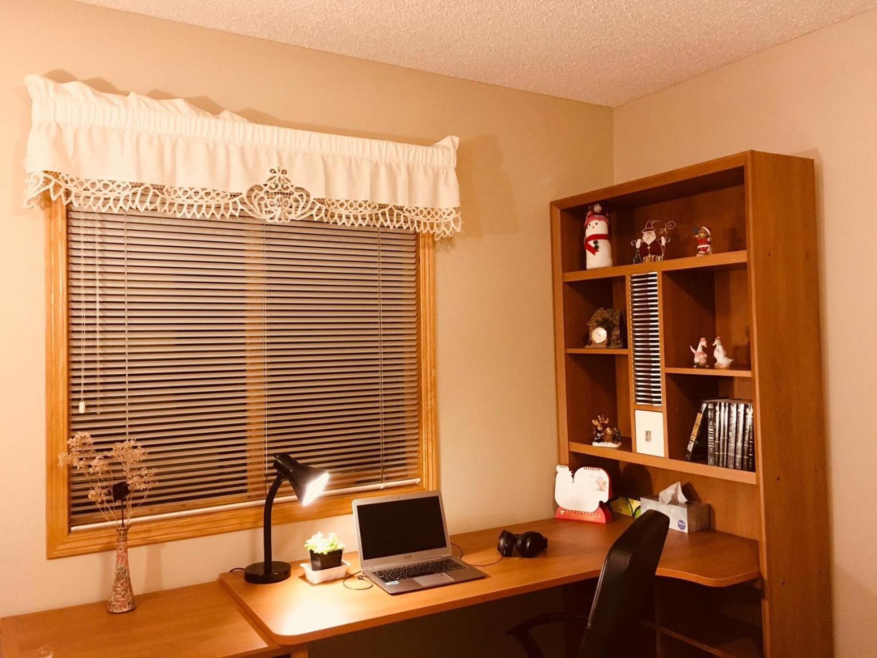 Bedrooms In Kenaston, Close To Walmart, Costco, Ikea, Outlet Homestay *